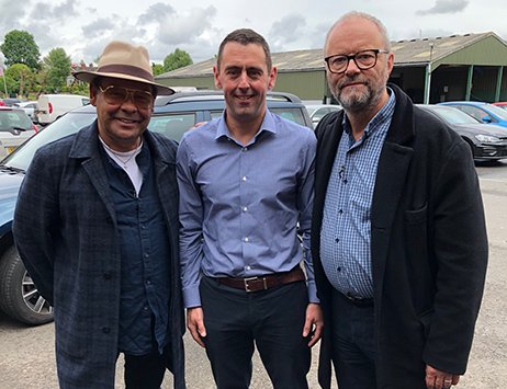 Red Dwarf stars visit Penkridge auction room in quest for giant profits…